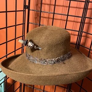 Elegant Brown Women's Hat with Feather Detail